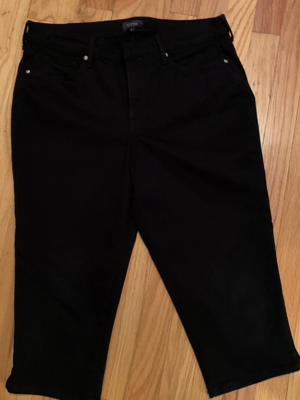 BLACK NYDJ SIZE 12 CAPRI JEAN PANTS NWOT